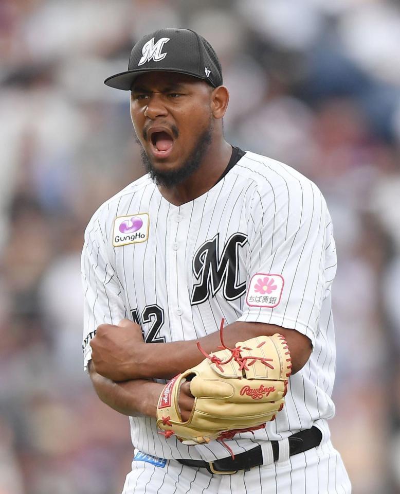 　６回、浅村を三振に仕留め雄たけびを上げるメルセデス（撮影・開出牧）