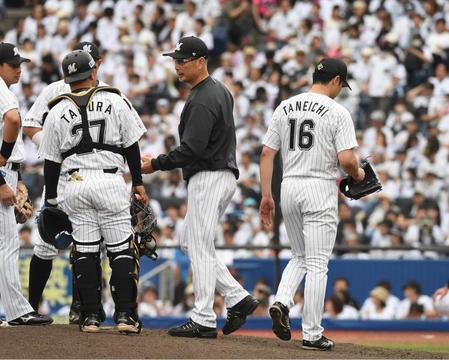 　６回途中、降板する種市（撮影・佐々木彰尚）