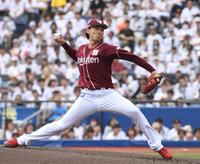 　力投する荘司（撮影・佐々木彰尚）