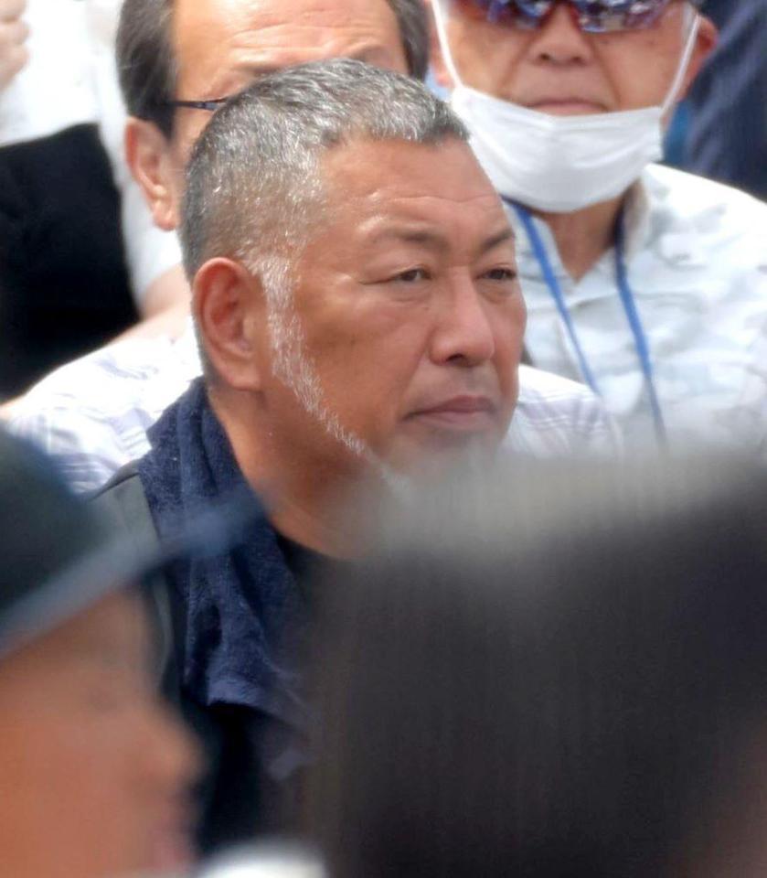 　スタンドから観戦する清原和博氏（撮影・西岡正）