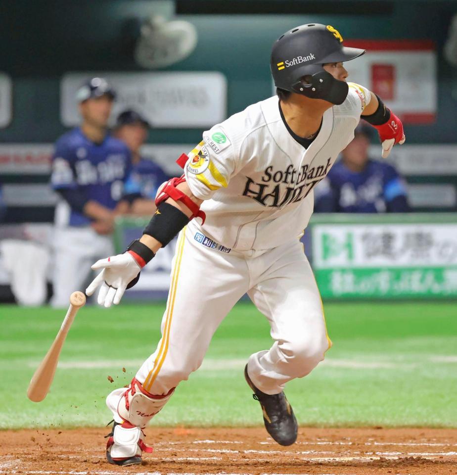 　７回、代打・仲田が中前にプロ初安打を放つ