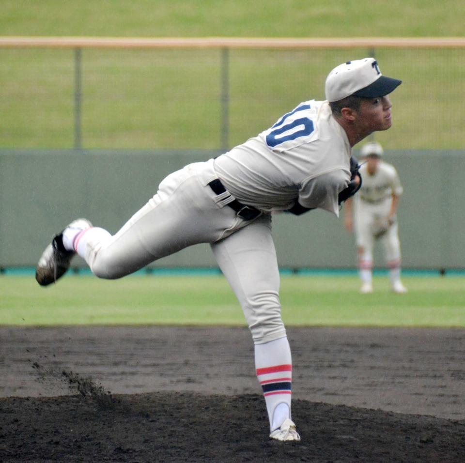 　公式戦初完投を果たした東洋大姫路・中島
