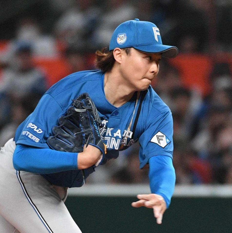 　西武打線相手に好投する山崎（撮影・佐々木彰尚）