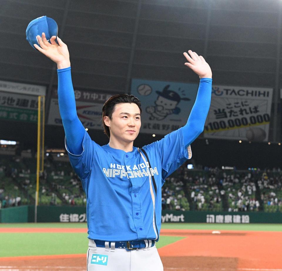 　完投で３勝目を挙げた山崎（撮影・佐々木彰尚）