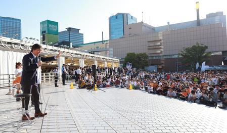 　ファンの前でトークショーを行った松井秀喜氏（撮影・西岡正）