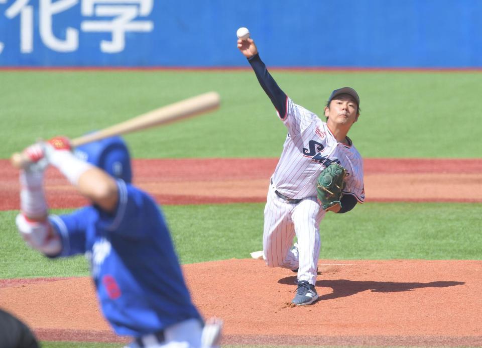 　１回、大島と対決する小川（撮影・佐藤厚）