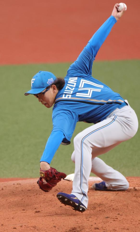 　先発で好投を見せた鈴木（撮影・坂部計介）