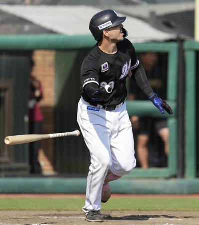 ロッテ・３５歳ソト　１カ月ぶりの決勝２号２ラン　吉井監督「今の状態だと、おじさんたちの方が打つ」