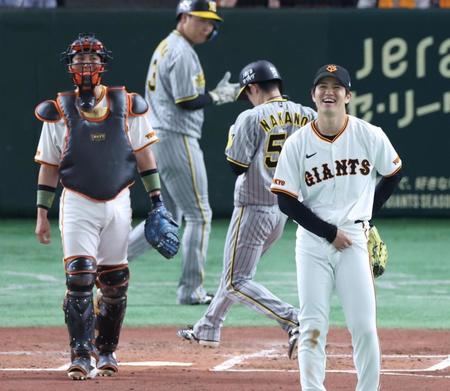 巨人　高橋礼が５回３失点で降板　防御率０・９５だった変則右腕が１イニング３失点　五回の打席で代打送られる