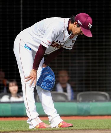 　７回、藤岡に適時打を許した岸