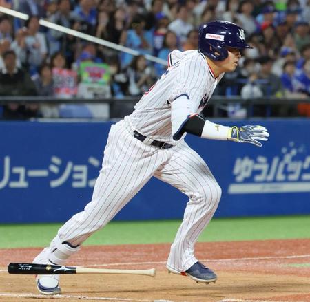 　９回、村上の一ゴロで１点が入る（撮影・吉澤敬太）