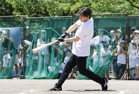 松井秀喜氏　地元・石川で野球教室開催　フェンス越えの打球に子どもから歓声上がる