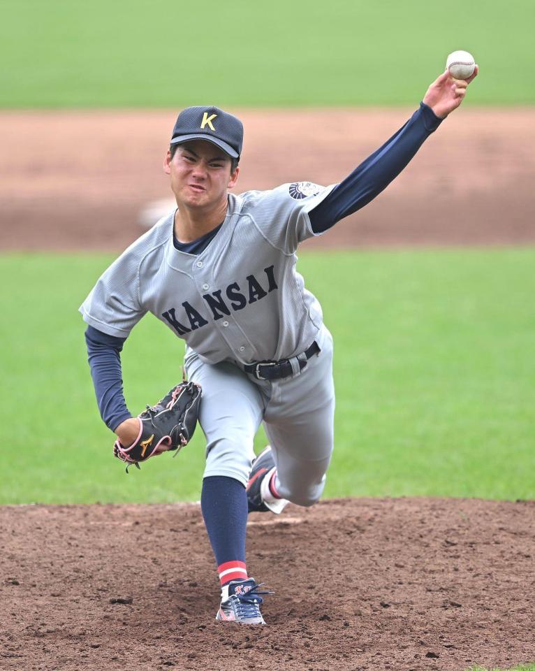 　力投する関大・金丸夢斗（撮影・石井剣太郎）