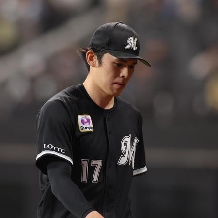 　６回途中で降板する佐々木（撮影・中島達哉）