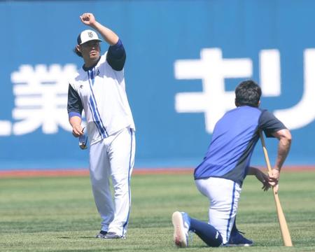 　前日の状況を説明する宮崎（撮影・金田祐二）