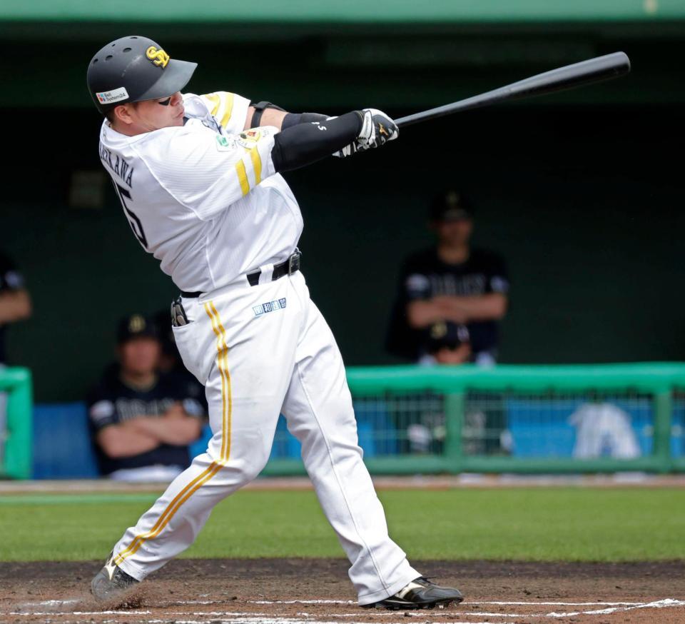 　６回、山川が中前打を放つ