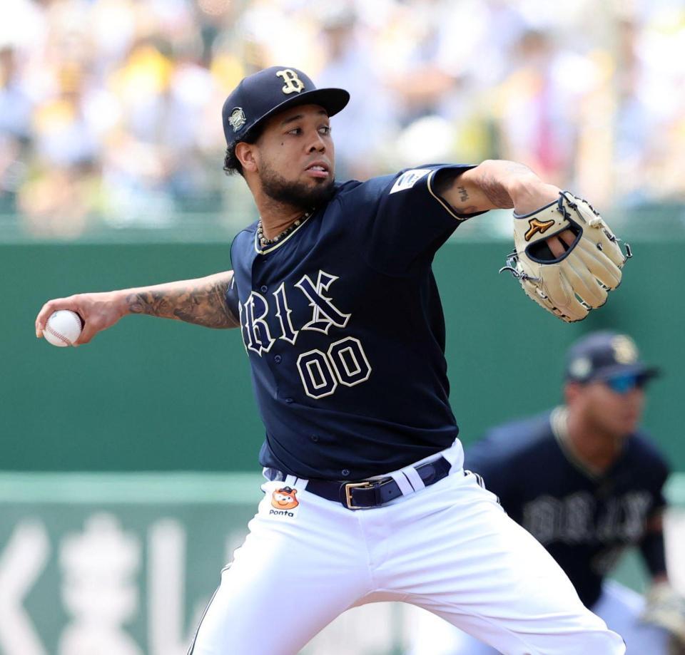 　ソフトバンク打線を相手に力投するエスピノーザ