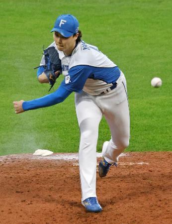 　１失点完投で４勝目を挙げた日本ハム・山崎＝エスコンフィールド