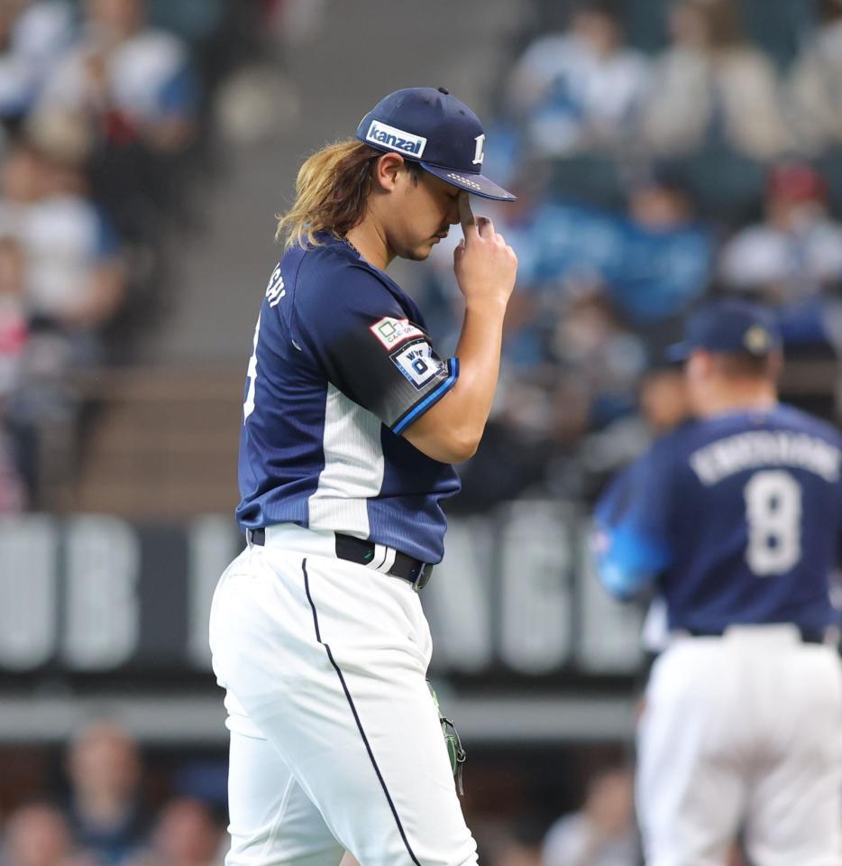 　３回、２点を失い、うつむく高橋（撮影・中島達哉）