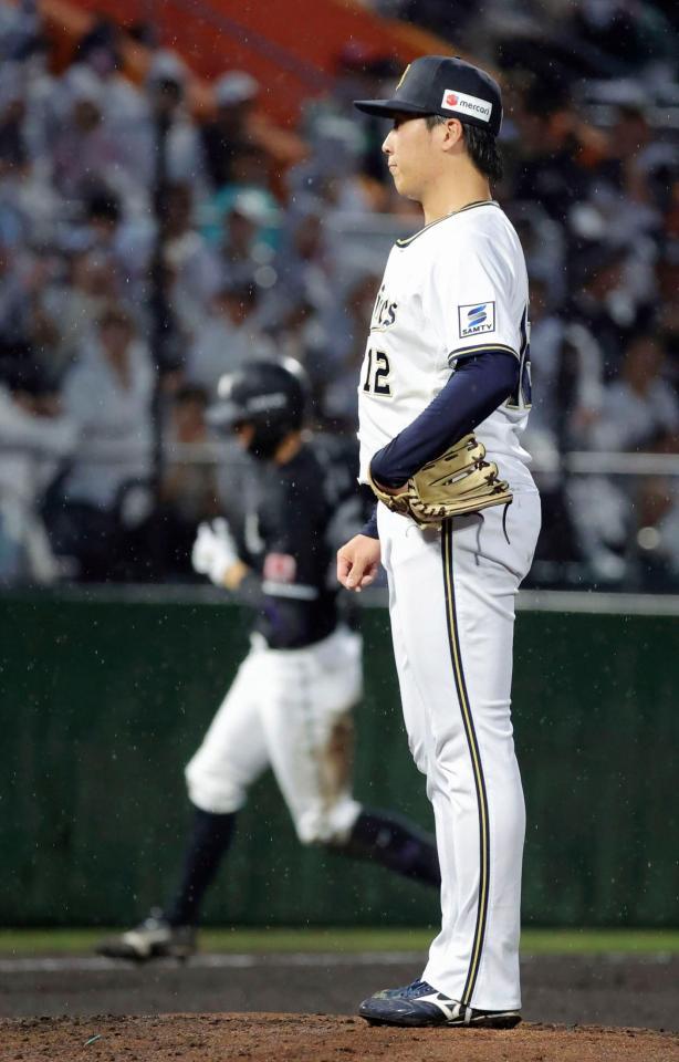 　２回、岡（奥）に本塁打を浴びた東