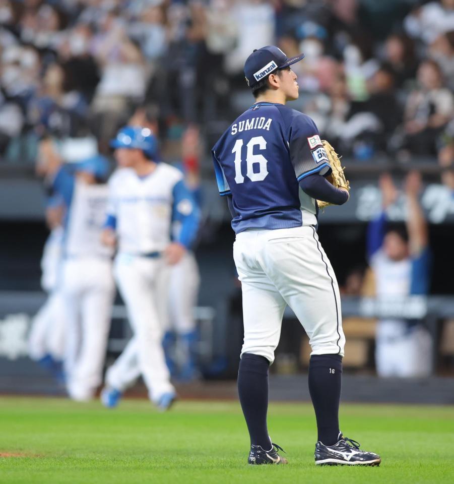 　１回、万波に先制３ランを浴びる隅田（撮影・中島達哉）