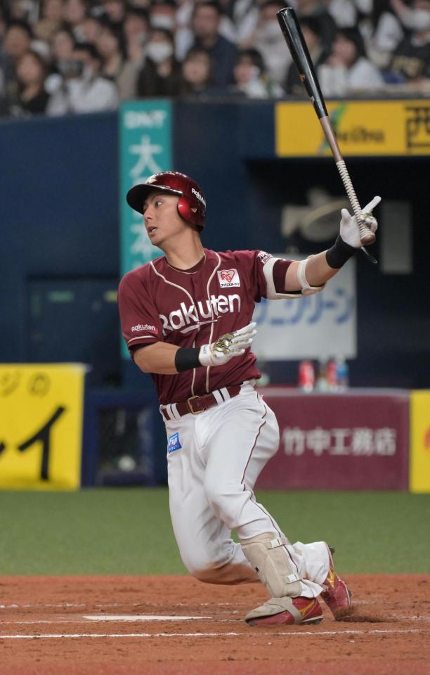 　９回、村林が左前に勝ち越しとなる決勝打を放つ（撮影・金居みつよし）