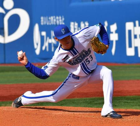 　力投する中川颯（撮影・持木克友）