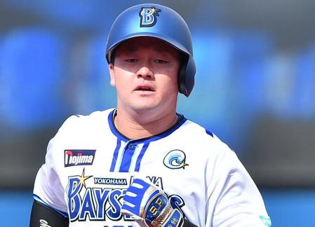 ＤｅＮＡ　途中交代の牧は右膝裏の張り　一塁へ駆け込んだ際に負傷　代走が送られベンチに退く