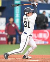 　１回、逆転適時三塁打を放つ太田（撮影・石井剣太郎）