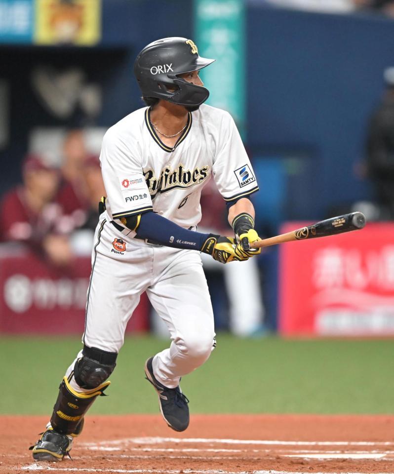 　１０回、サヨナラ打を放つ宗（撮影・石井剣太郎）