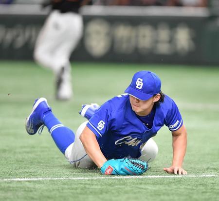 中日逆転勝ち！小笠原が待望の２勝目　執念ダイブで４４イニングぶり援護呼ぶ