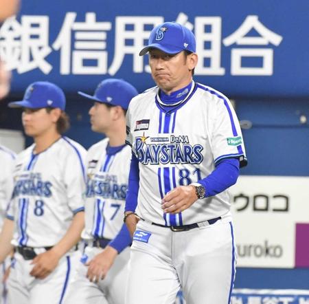 　広島に敗れた三浦監督（撮影・佐々木彰尚）