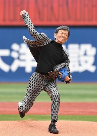 【写真】柴田恭兵７２歳　美フォームからのストライク投球にファン騒然「アスリートの筋肉」
