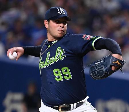 　力投するヤフーレ