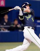 　９回、村上が空振り三振に倒れ試合終了