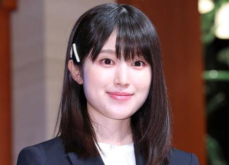 福本莉子が始球式でノーバン投球　両手を上げて大喜び　ＳＮＳ「ジャンプして喜ぶの可愛すぎた」中日－西武戦