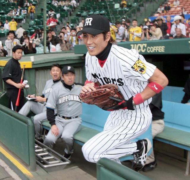 日本ハム・新庄監督 現役最終年の２００６年にも阪神ユニで登場 甲子園で背番号５のタテジマ姿にトレードマークの赤いリストバンド/野球/デイリースポーツ  online