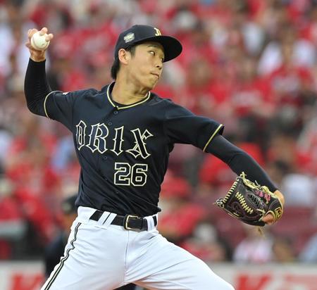 オリックスがミス連発　二塁・太田がストライク送球をファンブル　投手・斎藤のホームへのグラブトスが大きくそれる