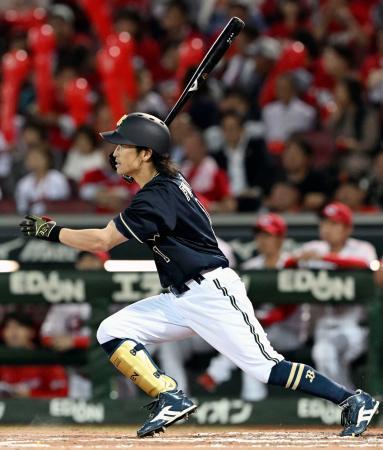 　７回オリックス１死一、三塁、福田が右前に適時打を放つ＝マツダ