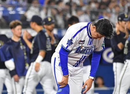 　オリックスに連敗を喫した三浦監督（撮影・持木克友）