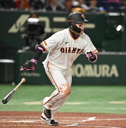 　６回、右前に２点打を放つ丸