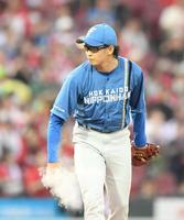 　５回３失点で降板した鈴木（撮影・市尻達拡）
