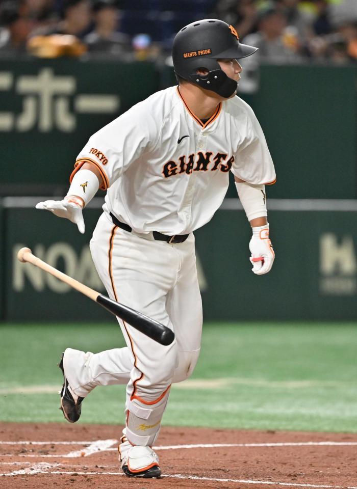 　４回、中前適時打を放つ大城卓