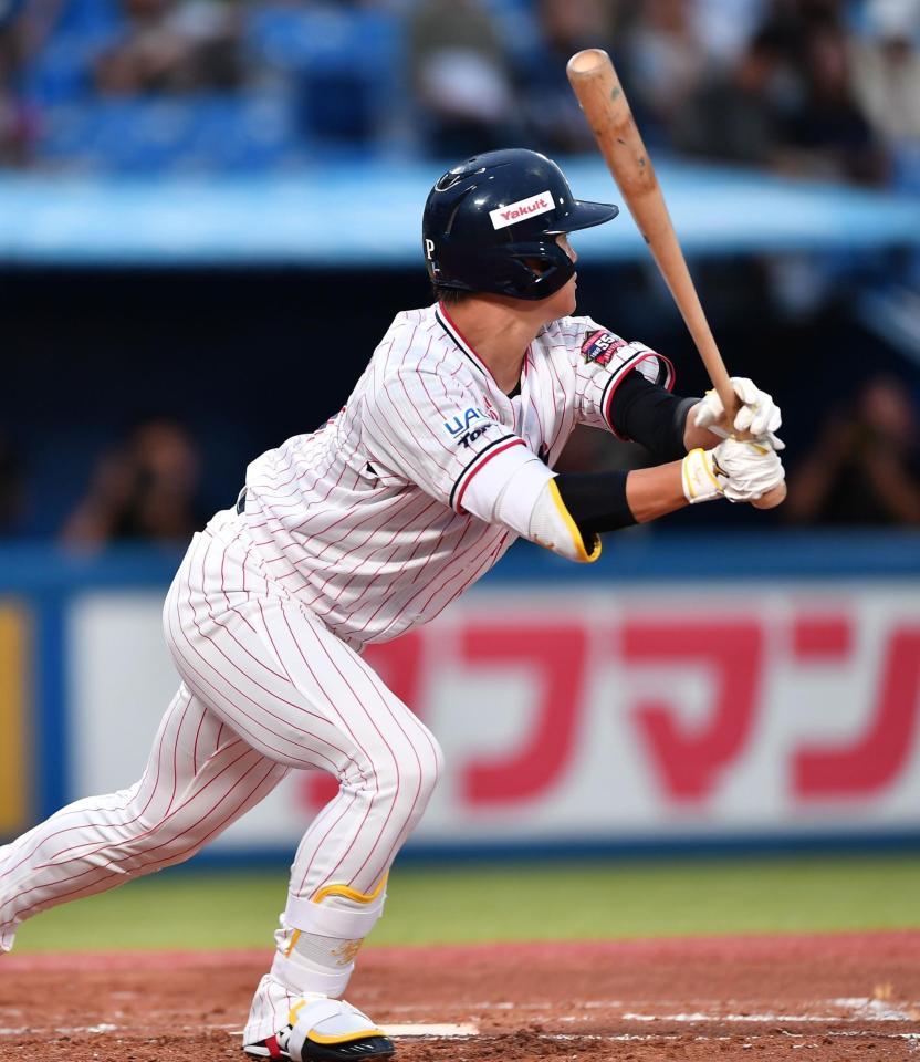 　２回、左前打を放つ高橋奎（撮影・開出牧）