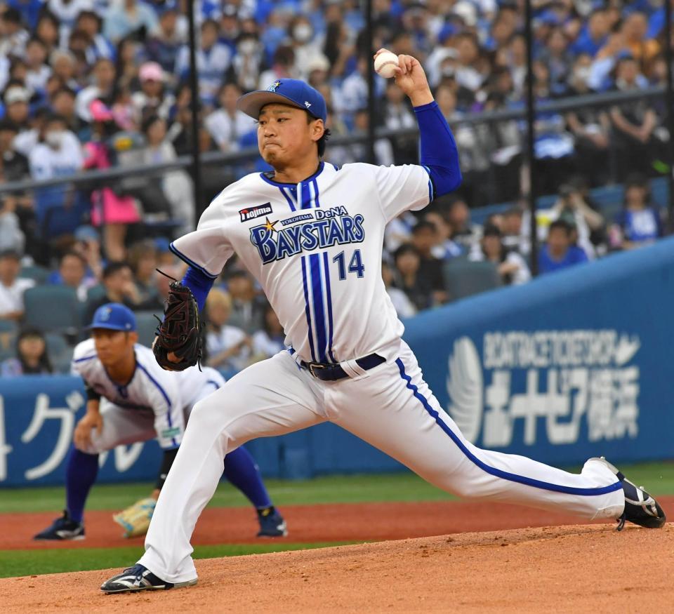 　力投する石田健（撮影・持木克友）