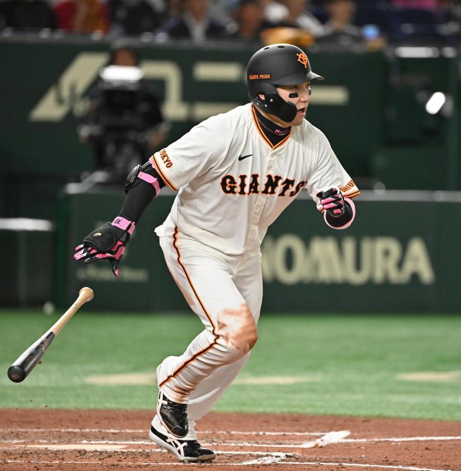 　６回、右前に２点打を放つ丸