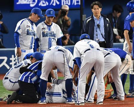 ＤｅＮＡ・三浦監督　攻撃時に負傷交代の上茶谷は「左足をひねった」と説明　８日に病院で受診