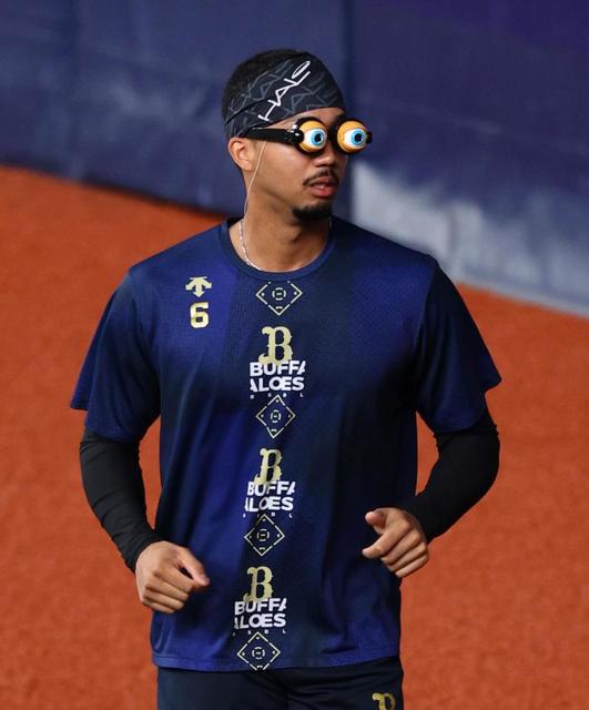 オリックス・宗佑磨 おもしろ眼鏡装着でナイン大ウケ 誇張しすぎた