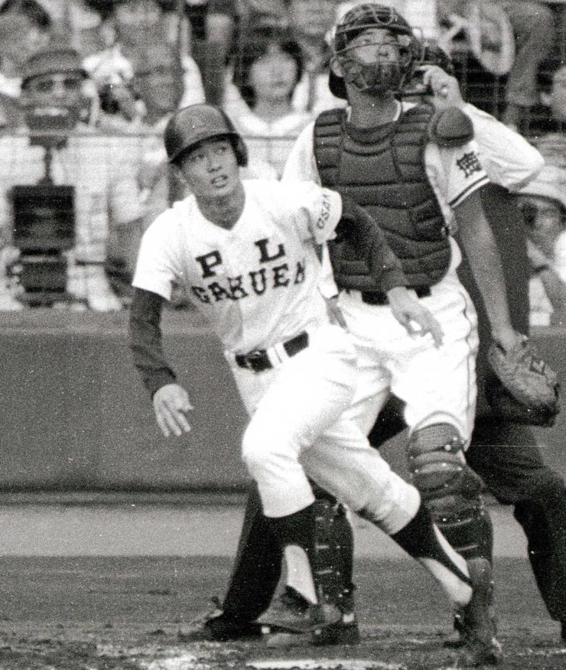 　準決勝の対池田戦で本塁打を放つ桑田＝１９８３年