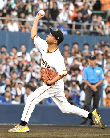 巨人　群馬県出身の中山秀征が始球式　スムーズなフォームからノーバン投球　スタンドから拍手喝采